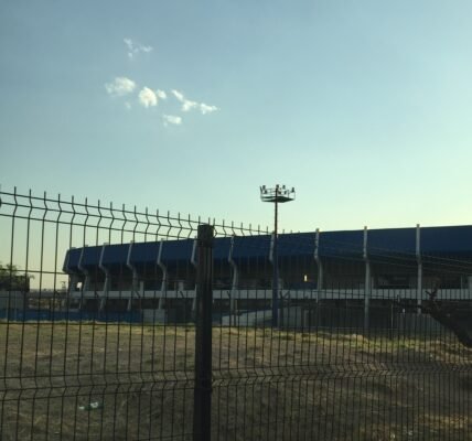 Vista exterior del Estadio Corregidora, casa de los Gallos Blancos de Querétaro.