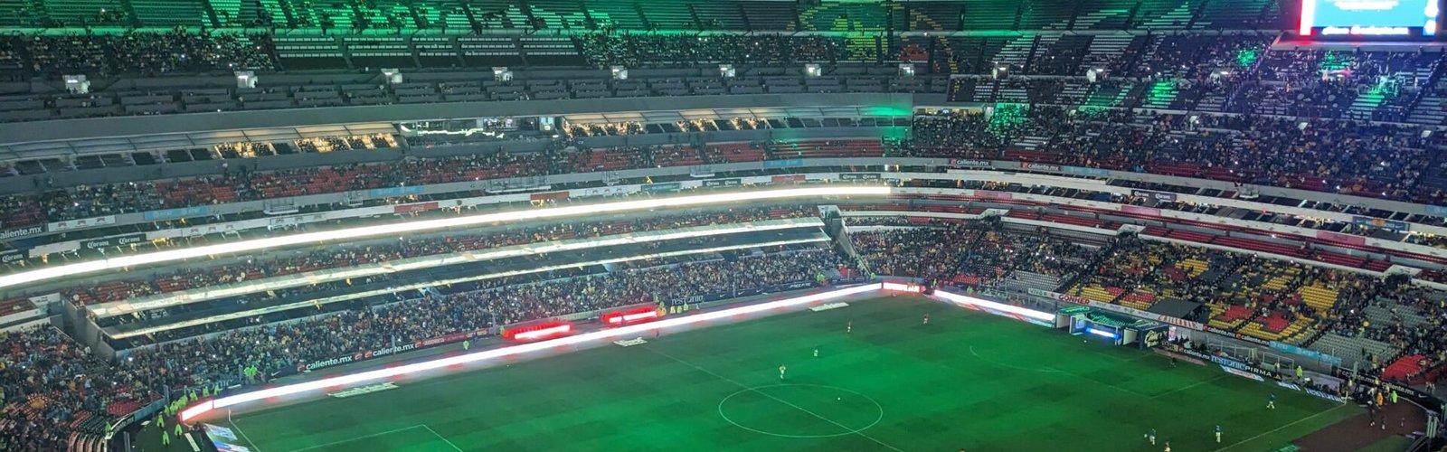 Jugadores del Club América durante un partido en el Estadio Banorte