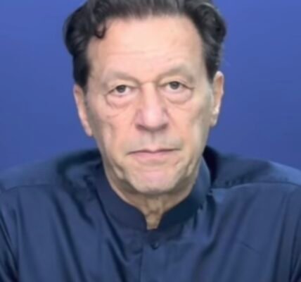 Imran Khan, ex primer ministro de Pakistán, cuya liberación exigen las marchas del PTI.