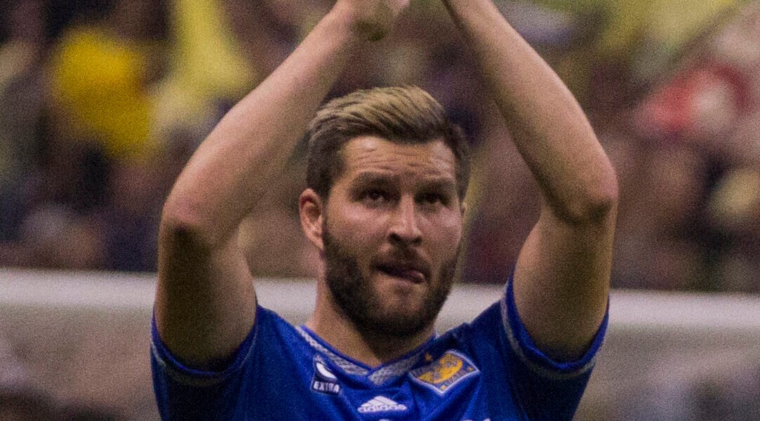 André-Pierre Gignac con la playera de Tigres