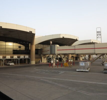 Terminal del Aeropuerto Internacional Rey Jalid en Riad, Arabia Saudita